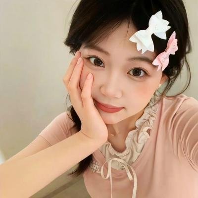 蓝色牛仔裤芬兰小姐